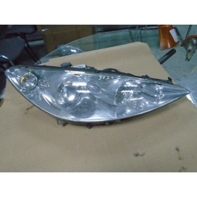 Farol direito Peugeot 308 ano 2011 com danos